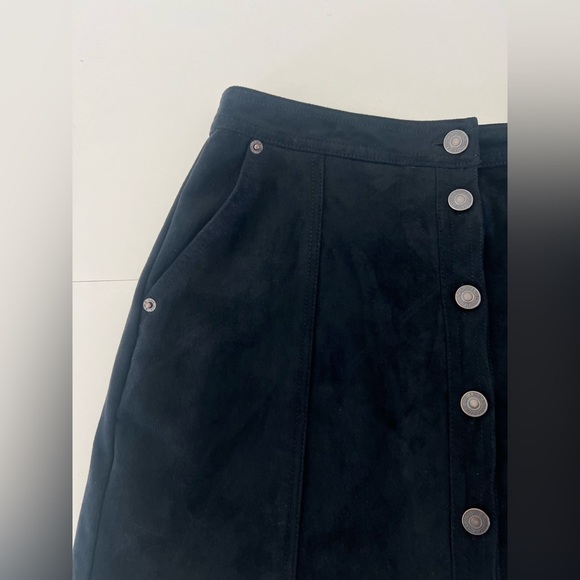 Abercrombie & Fitch Black Faux Suede Full Button Mini Skirt Size Small - Picture 6 of 9